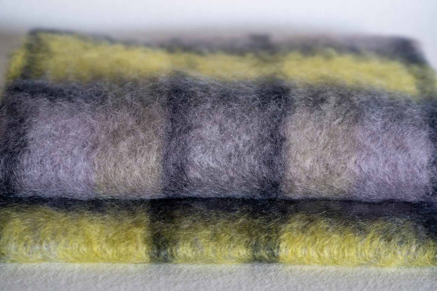 Bufanda Mohair Tartán Malva y Amarillo